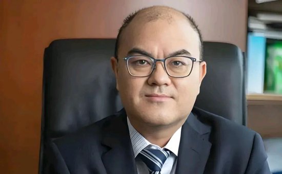 鳄鱼配资 从股评名嘴到基金掌舵者：银国宏带着新华基金闯新路？